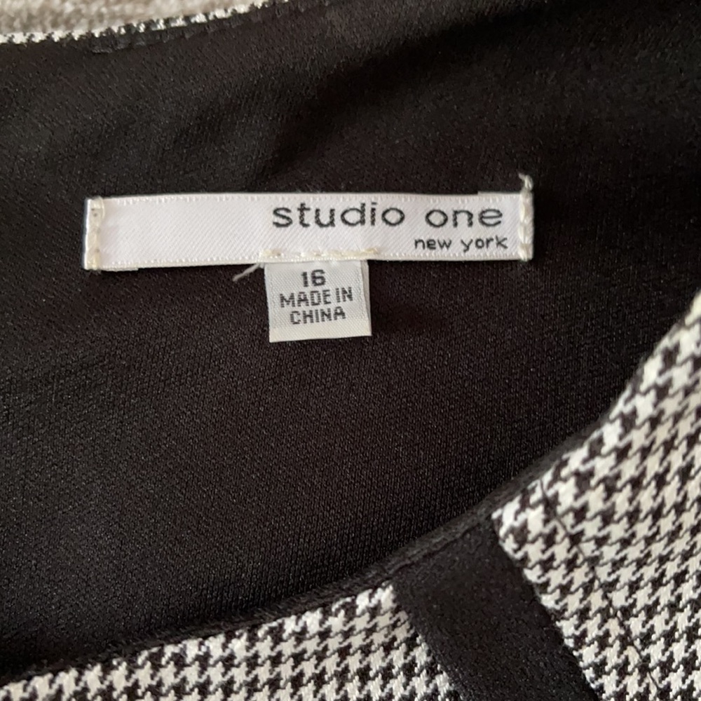 Dress - Picture 3 of 4